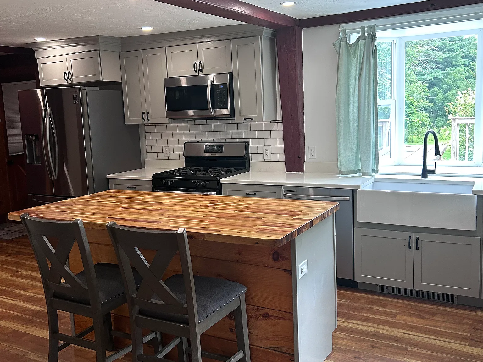 3 bed, 1200 sqft, $2,200 — Photo 1