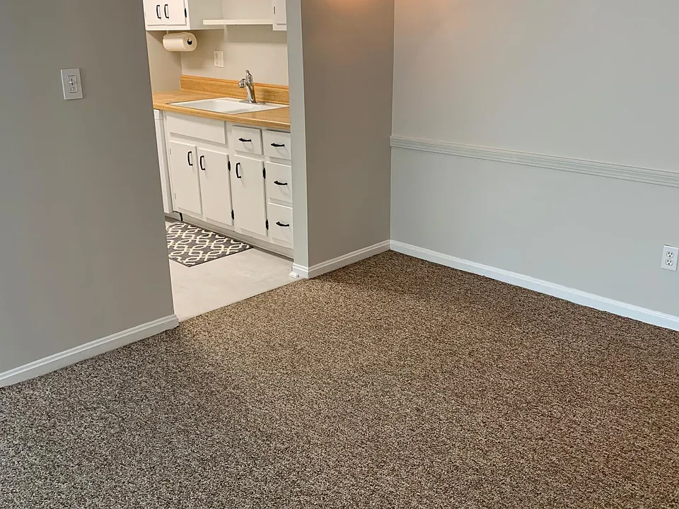 Dining room to kitchen