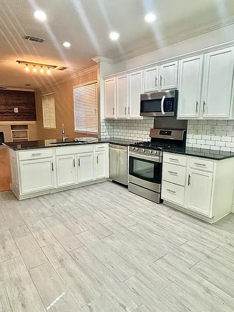 4 bed, 1594 sqft, $2,500 — Photo 2