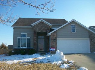 2704 Stratmoor Dr, Bloomington, IL 61705