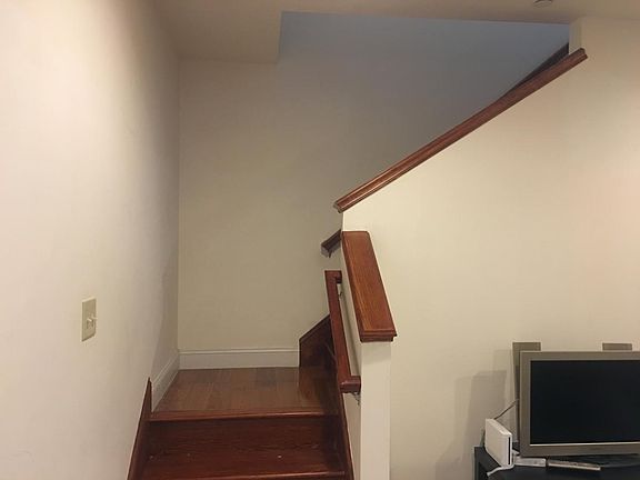 2nd image of 919 Ridge Ave APT C