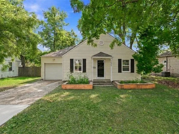 7533 Marty St, Overland Park, KS 66204