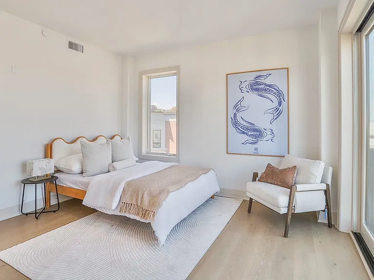 931 Madison St #405 — Photo 14