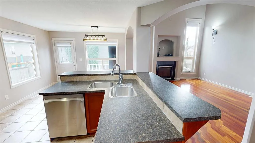3 bed, 3.5 bath, 1630 sqft, $2,900 — Photo 4