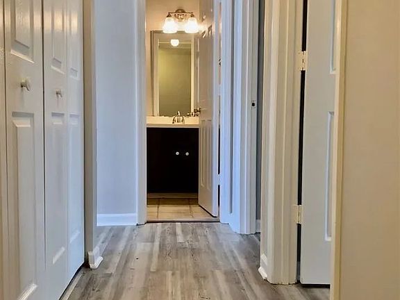 4th image of 2208 Timberwood Cir S