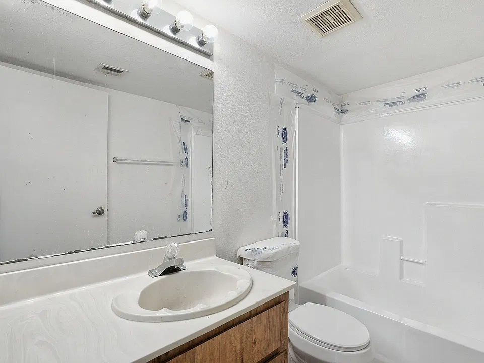3810 N Maryvale Pkwy #1006