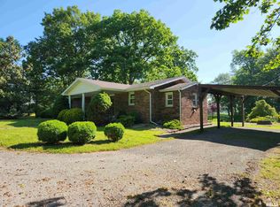 6535 E Yale Rd, Woodlawn, IL 62898