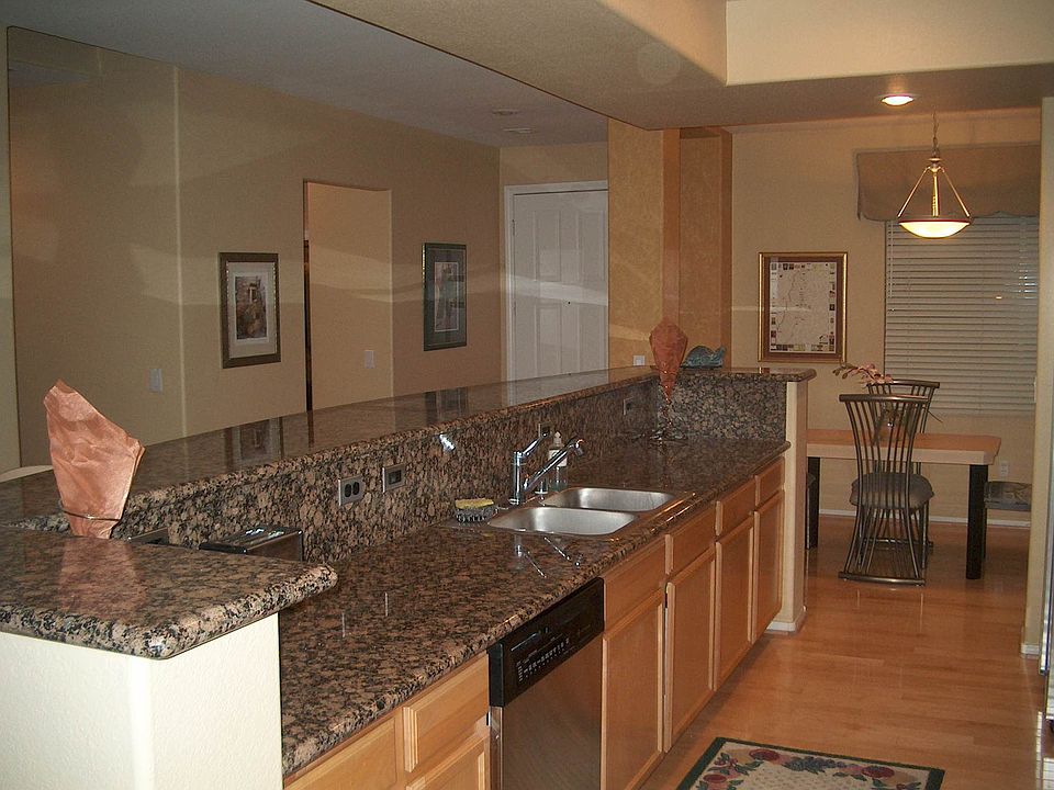 Island Entertaining Bar