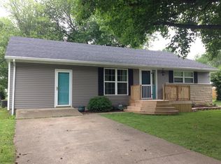 303 N Douglas St, Wayne City, IL 62895