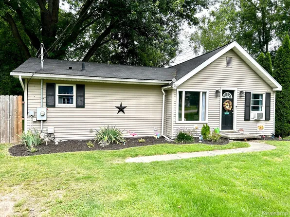 314 Mechanic St, Stockbridge, MI 49285