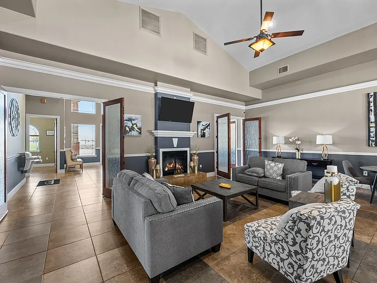 Las Torres Apartments — Photo 22