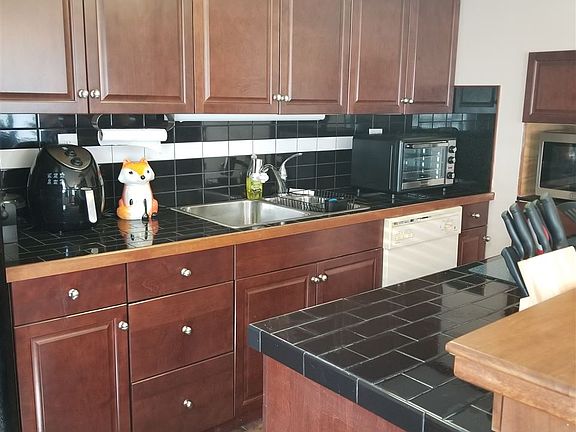 5th image of 48 Prospect St