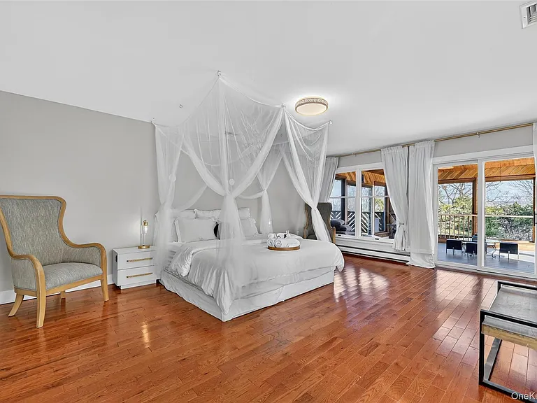 66 Murray Dr — Photo 16