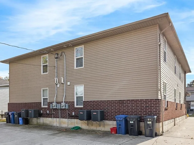 528 Chippawa St #1 — Photo 16