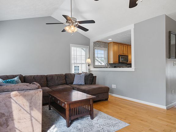 5th image of 218 Mountain Breeze Dr
