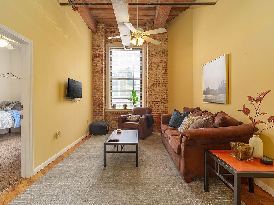 Ribbon Place - Student Housing Community - Living Room