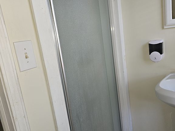 4th image of 172 Western Ave