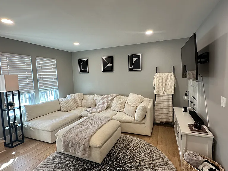 1804 W 45th St #2 — Photo 4