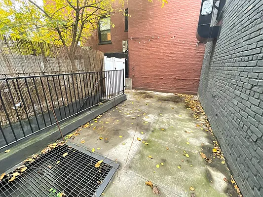 Rented by Tapiro Realty | media 6