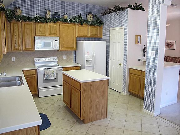 2nd image of 12707 Leemont Ct