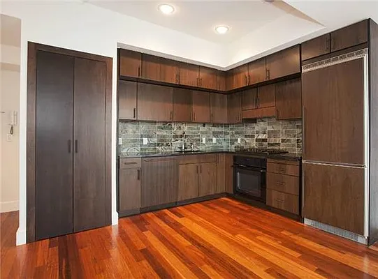 Rented by Akam Sales and Brokerage | media 2