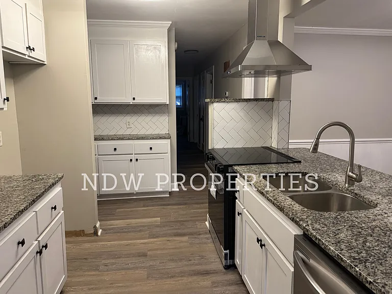 3408 Greenbriar Dr — Photo 4