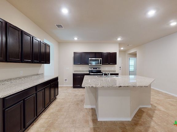 4th image of 1233 Lindsey Dr