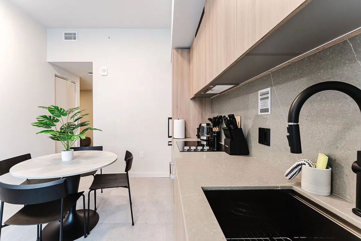 1 bed, 2.0 bath, 597 sqft, $3,600 — Photo 2
