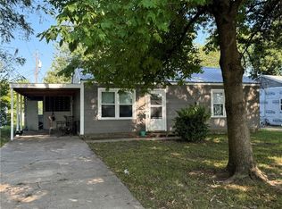 1104 SW Circle Dr, Parsons, KS 67357