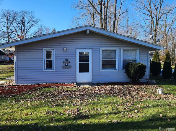 41 Fords Dr, Brooklyn, MI 49230