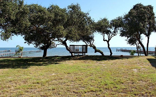1st image of 2 Royal Oaks Trl