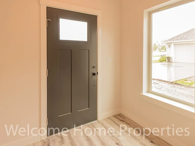 2 NE Hadley Way — Photo 5