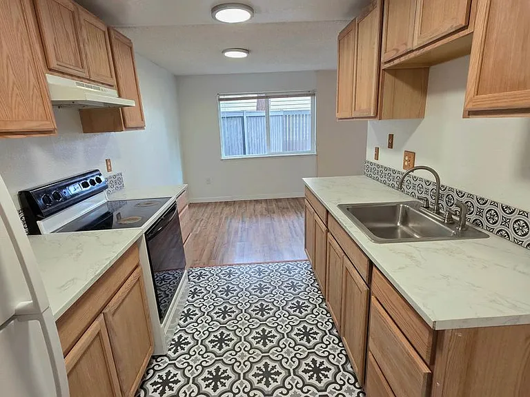 1150 Sunset Blvd NE #116 — Photo 14