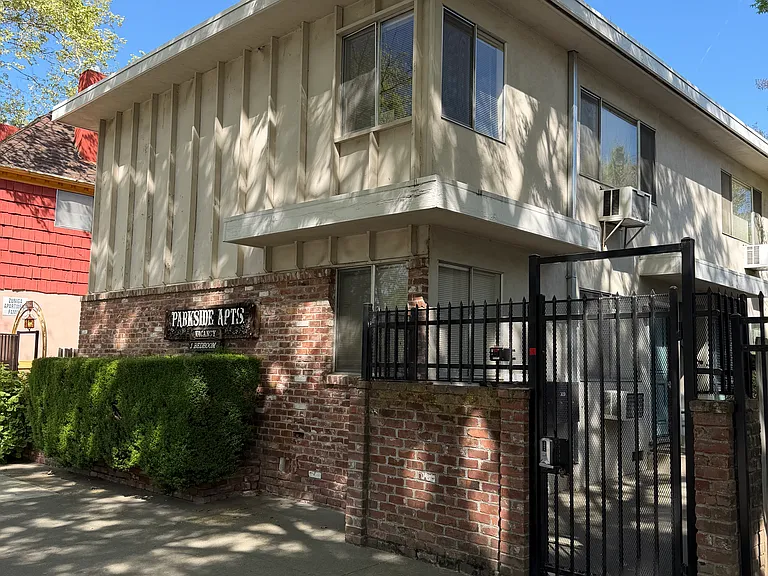 2721 I St — Photo 1