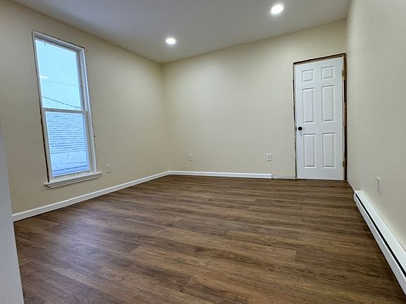 4th image of 1301 S Reisner St #4