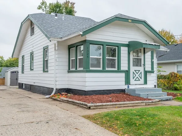 1325 N 4th Ave E, Newton, IA 50208