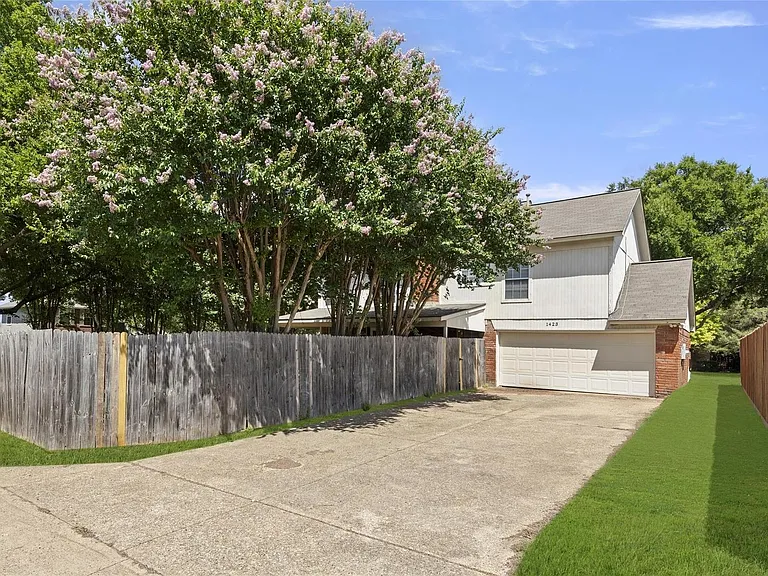 1423 Holveck Dr — Photo 28