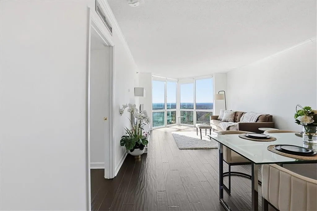 1 bed, 1.0 bath, 807 sqft, $2,100 — Photo 4