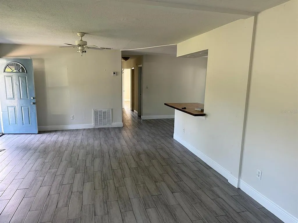 3 bed, 1.0 bath, 1000 sqft, $2,100 — Photo 2