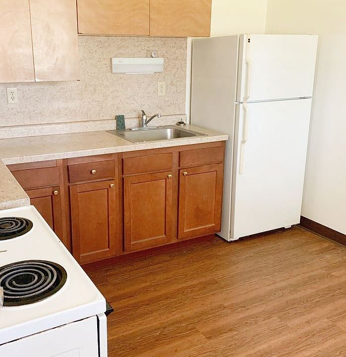 1st image of 142 6th Ave N #7