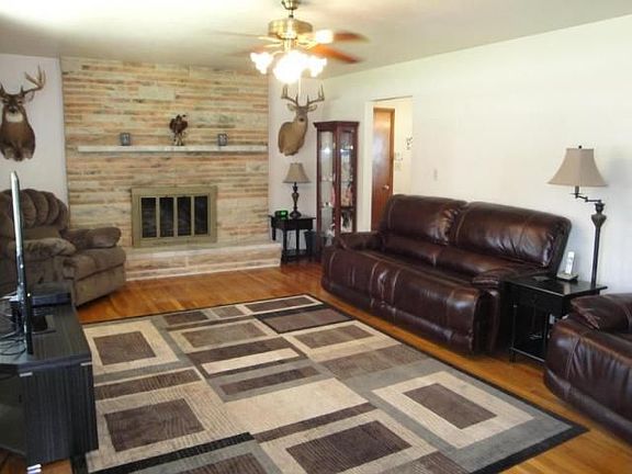 3rd image of 4903 Chancellor Dr