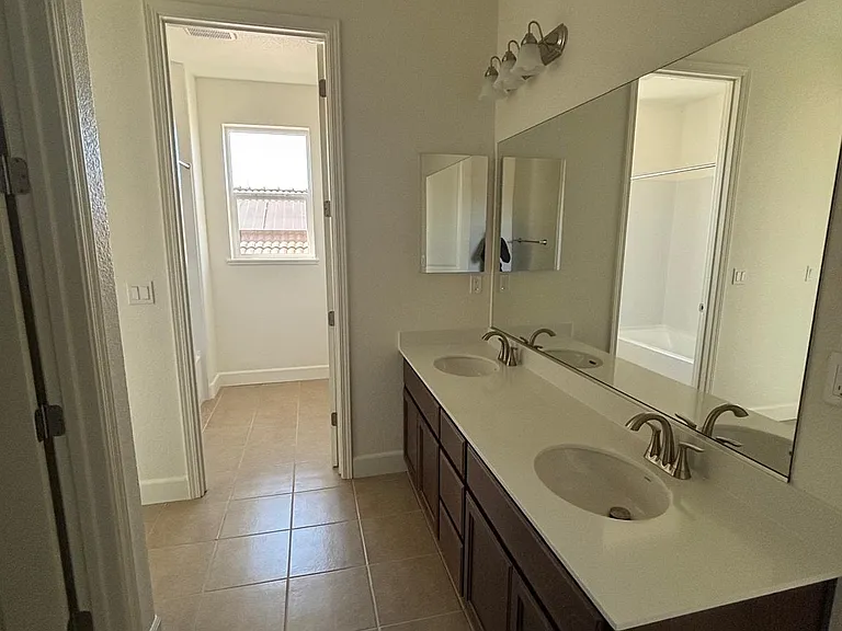 477 Trillium Ct — Photo 9