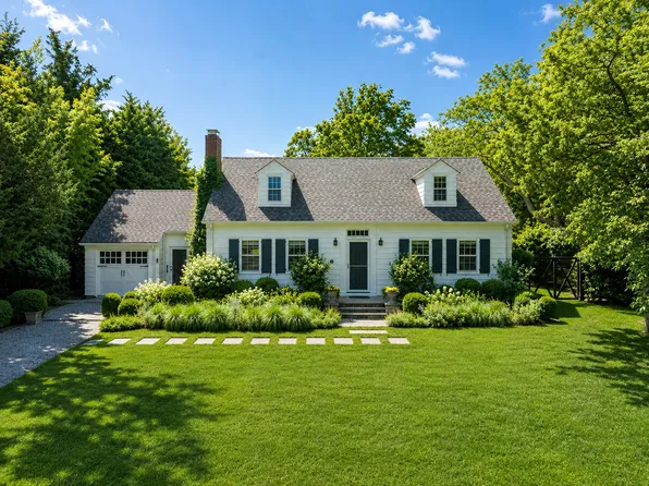 32 Thorn Hedge Rd, Bellport Village, NY 11713