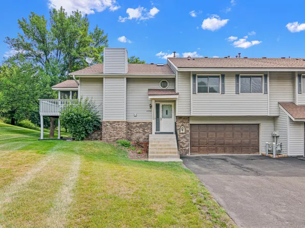 1048 Aston Cir, Burnsville, MN 55337