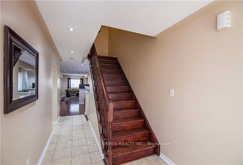 Brampton House for rent - 3 Bedrooms — photo 2