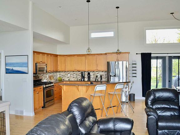 5th image of 7949 Carriage Lane Dr #1