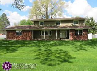 2704 Cottonwood Rd, Grand Island, NE 68801
