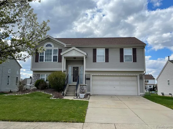 7574 Doral Dr, Ypsilanti, MI 48197