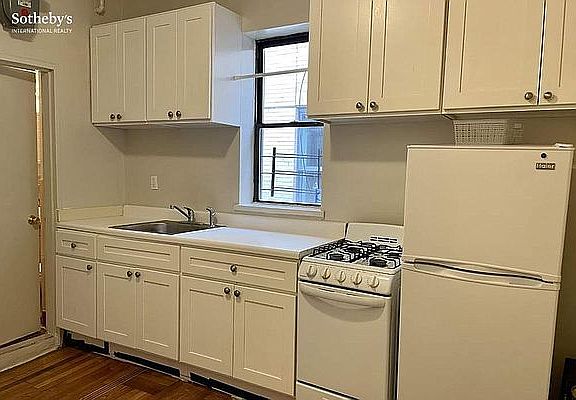3rd image of 2708 Broadway APT 14