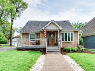 911 S Chatham Ave, Elmhurst, IL 60126